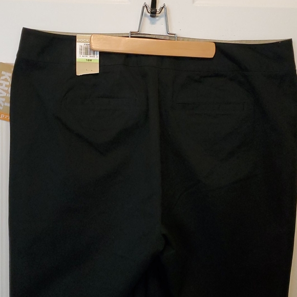 NWT Women's Dockers Khaki Capri - Picture 6 of 9